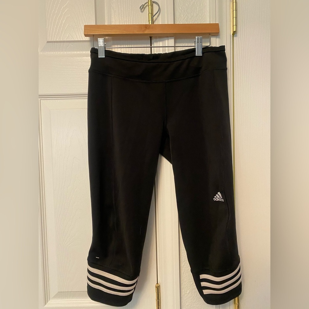 AdidasWomen’s Black Capri Leggings Size Medium